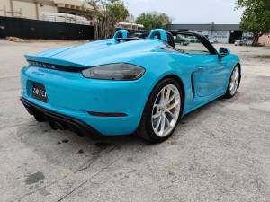 2020 Porsche 718 Spyder Miami Blue - Image 7